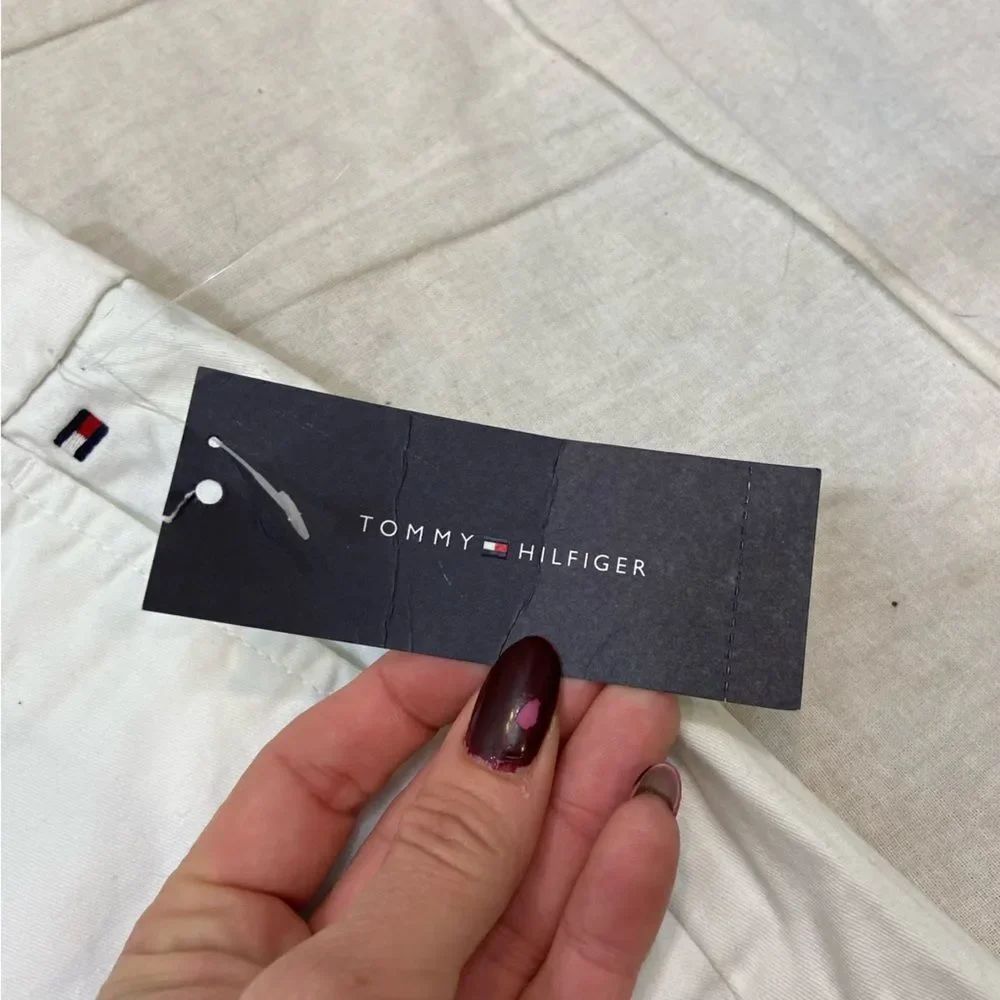 New with Tags‎ Tommy Hilfiger White Chino Short Size 4